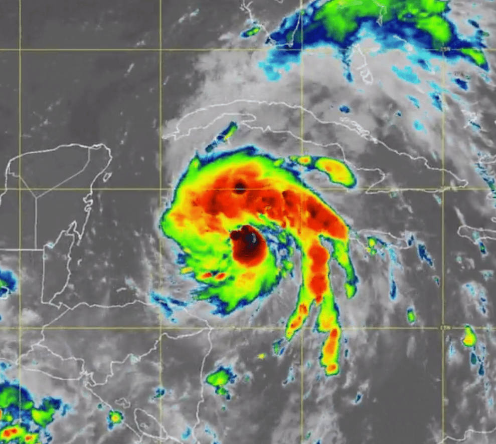 NOAA: Centroamérica debe prepararse para un octubre muy intenso en tormentas y huracanes