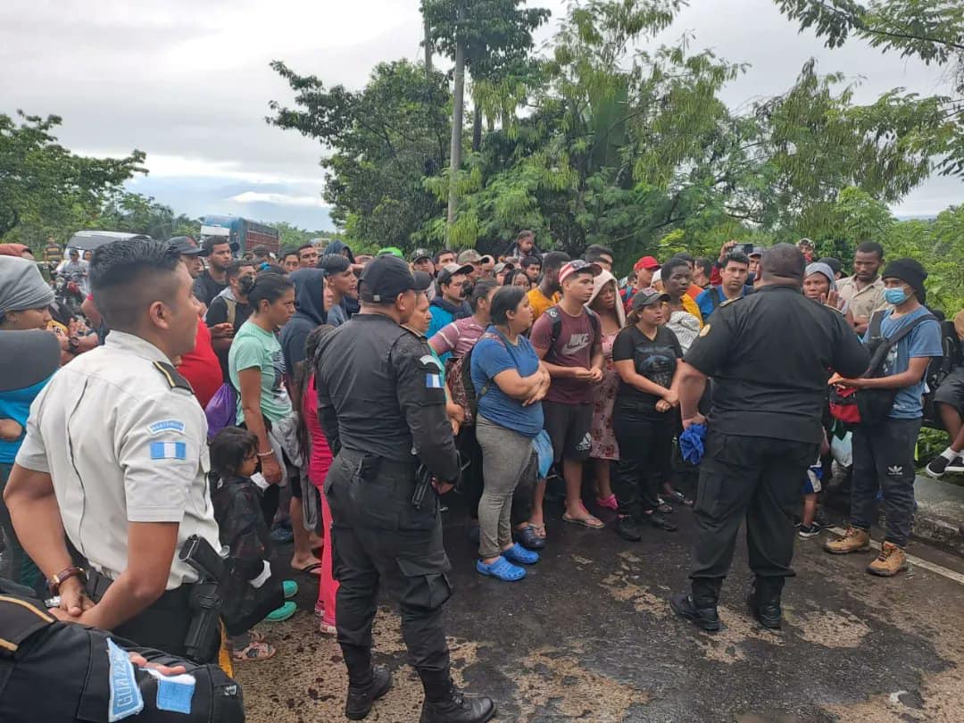Guatemala disuelve caravana de 400 migrantes de Venezuela, Cuba y Haití