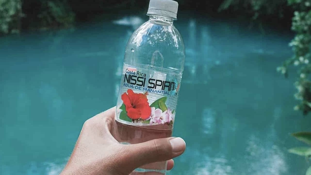 Nissi Spirit, agua alcalina de las faldas del volcán Poás, gana cata internacional y le apuesta a la exportación