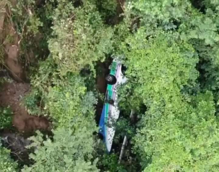 Un año de la tragedia de Cambronero: empresa de bus involucrada continúa operando la ruta pese a suspensión del CTP