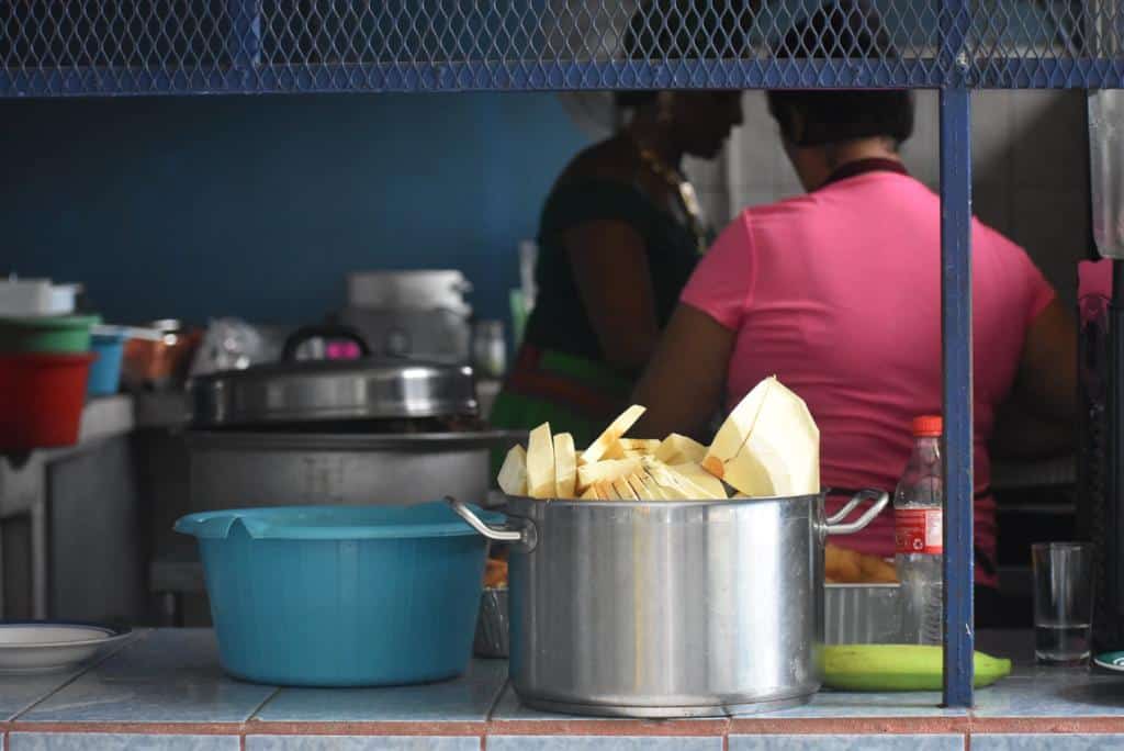 Comedores escolares se mantienen abiertos en el país, anuncia Salud; viernes se tomará decisión de ampliar o no el “receso lluvioso”