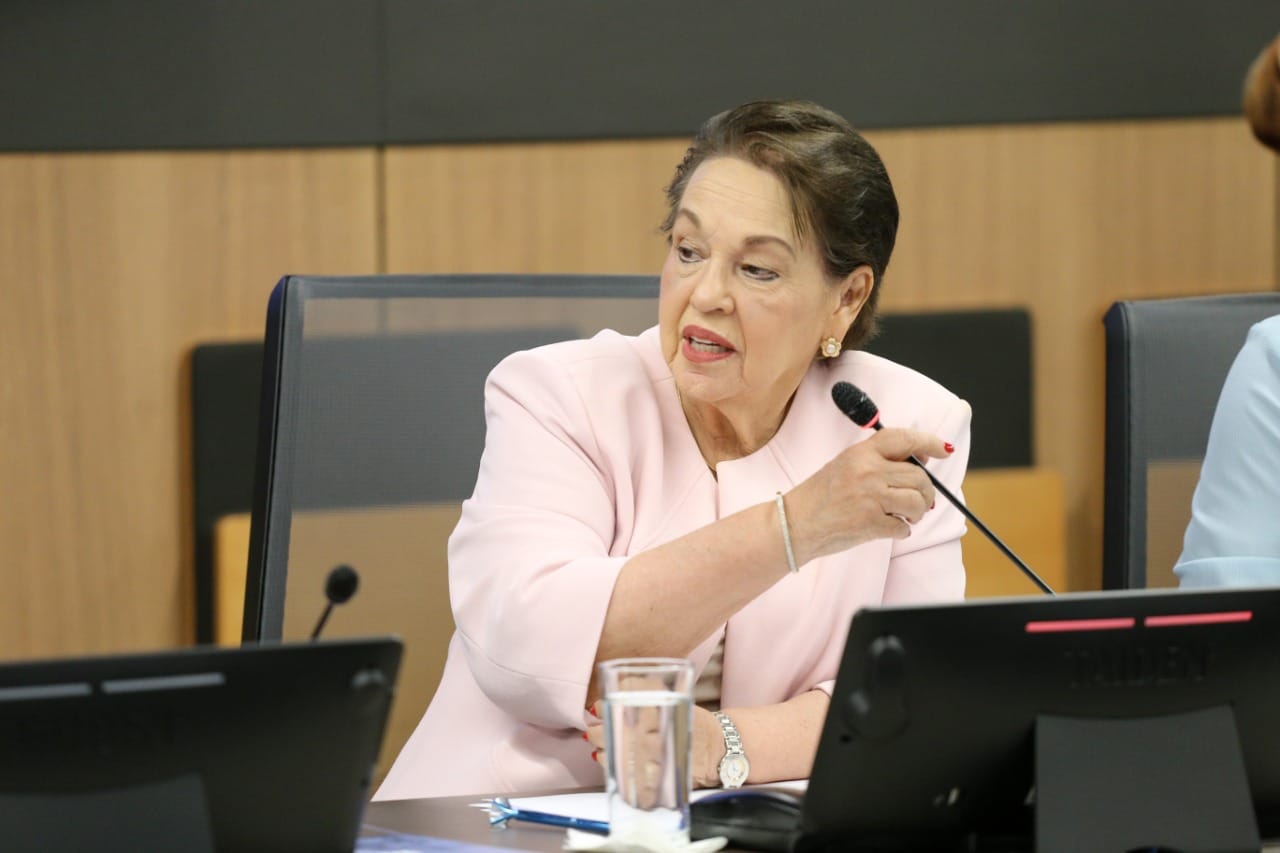 Dolencia crónica obliga a diputada Gloria Navas a ausentarse de Plenario; legisladora se someterá a cirugía