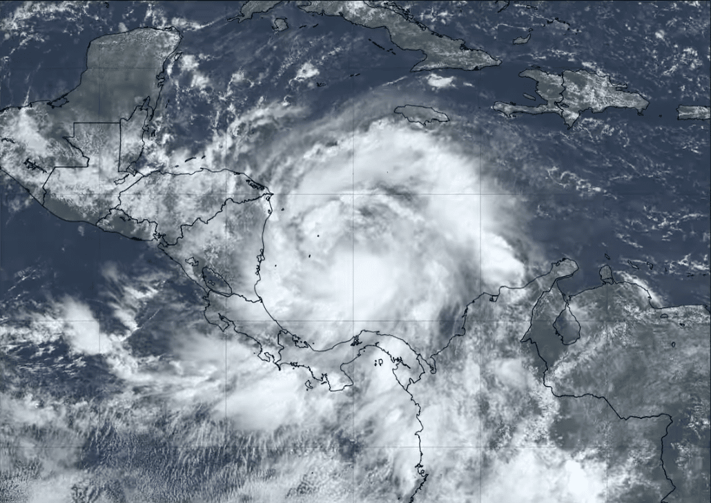 IMN: tormenta Julia aumentó su tamaño y cambió su trayectoria más al sur de Nicaragua