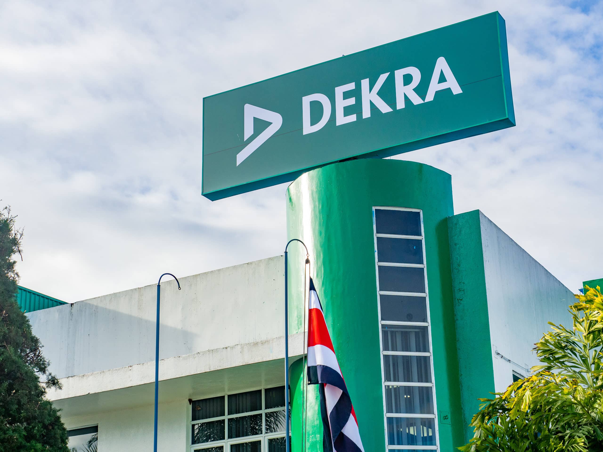Dekra no cumplió requisitos de capacidad financiera que pidió el Gobierno en concurso por revisión vehicular