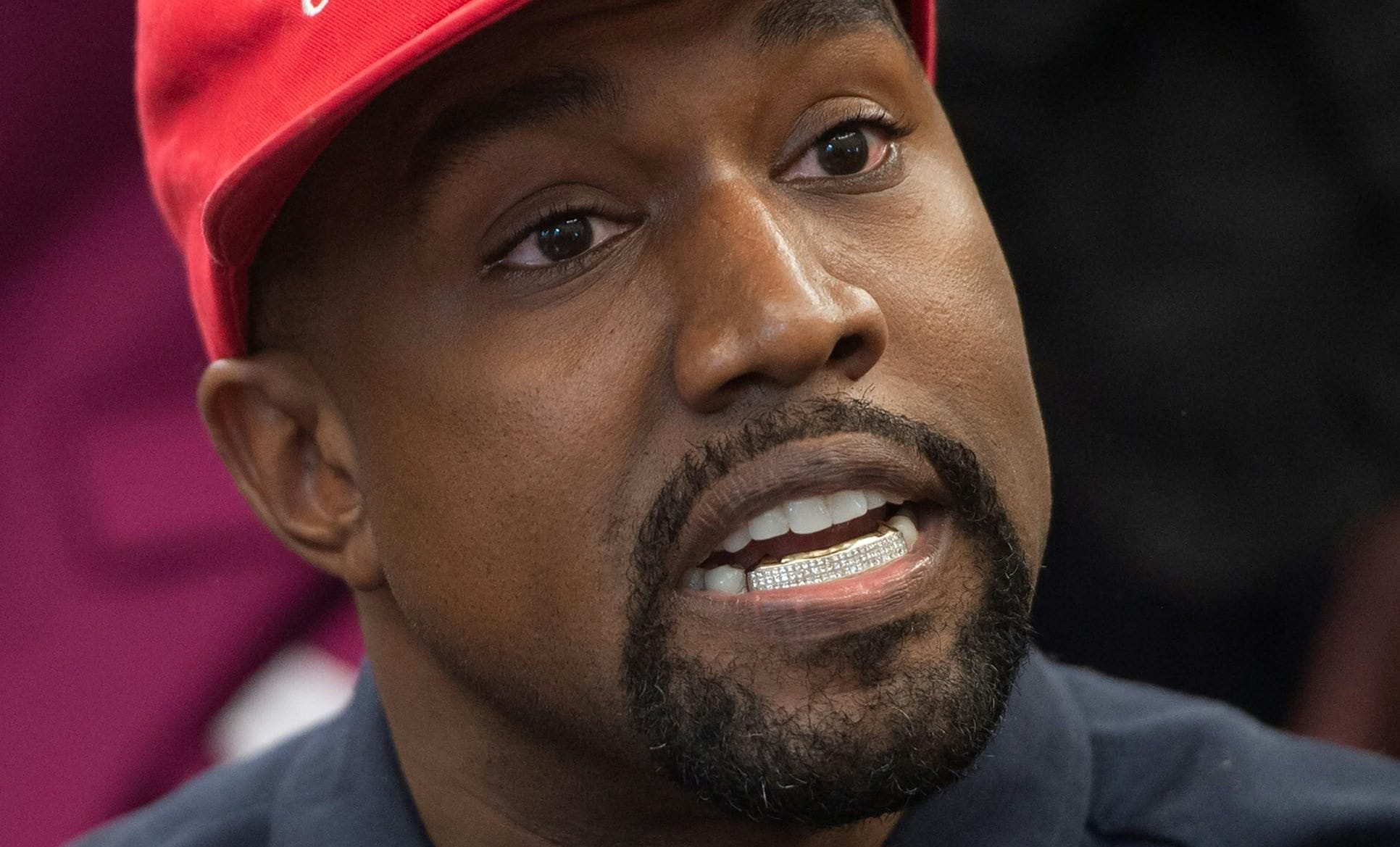 Adidas anuncia que reevaluará su relación con Kanye West tras desacuerdos