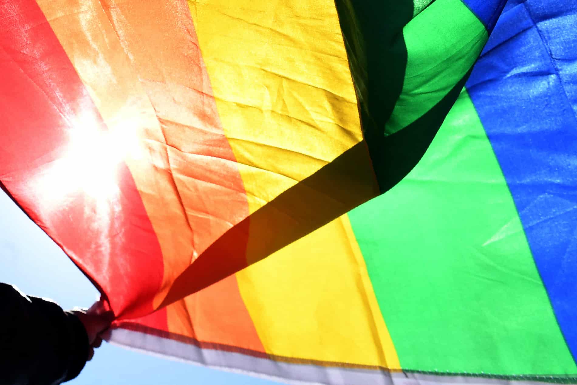 Obispos ticos aducen que gays pueden “buscar ayuda para cambiar” y piden a diputados no prohibir “terapias”