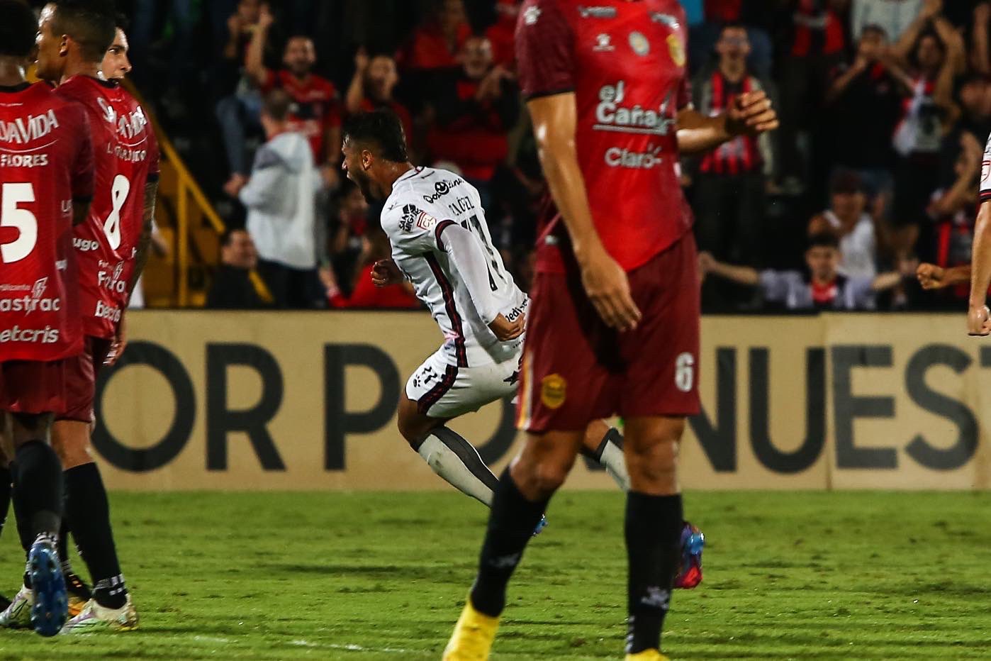 Alajuelense hizo valer su ventaja y ahora va por el título en Liga Concacaf