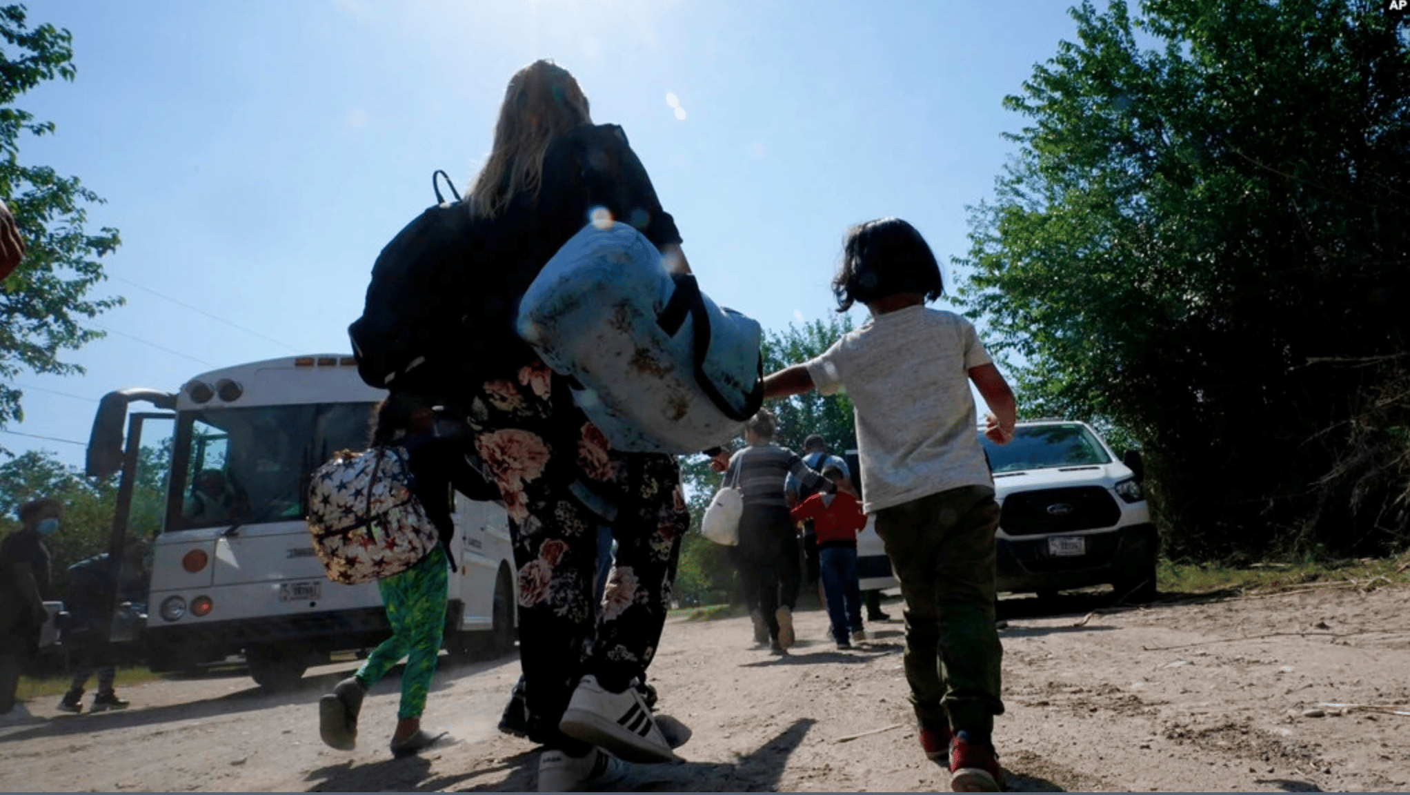 Con centro para migrantes en campo ferial, instituciones intentan ordenar tránsito en Frontera Sur