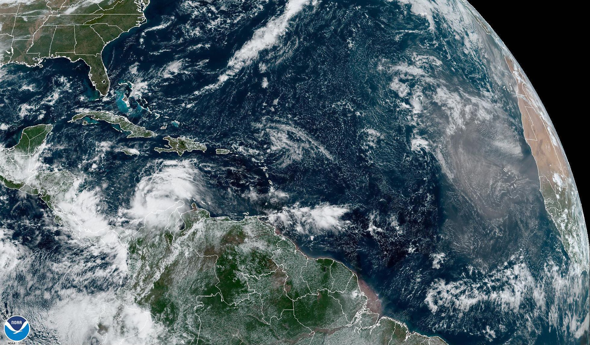 Tormenta Julia sigue trayecto similar al de dos huracanes que azotaron Nicaragua y Costa Rica en 1988 y 1996