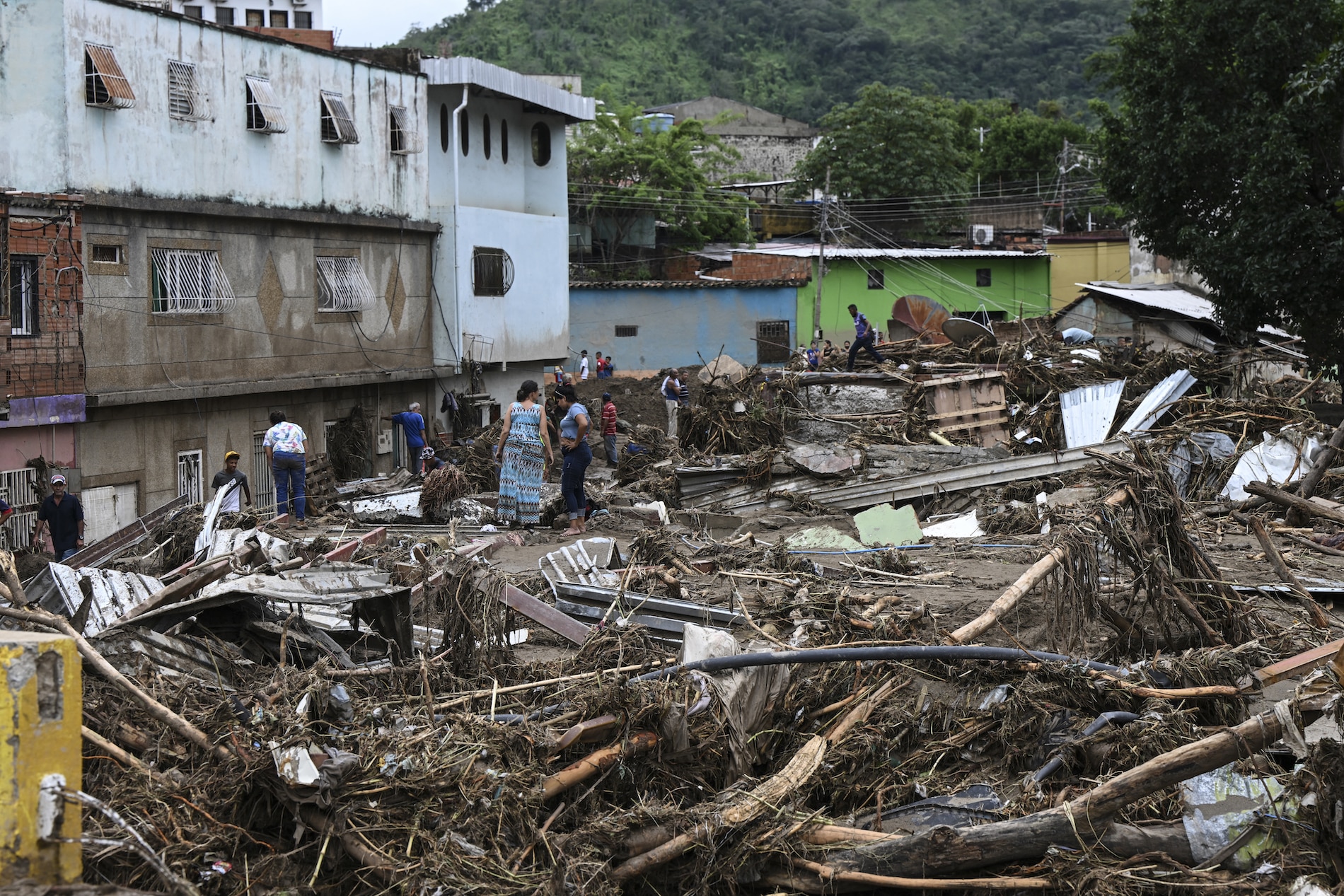 Deslave arrasa pueblo de Venezuela y deja 22 muertos y 52 desaparecidos
