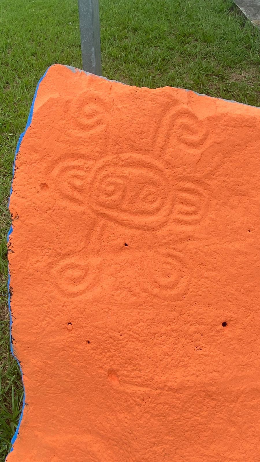petroglifo pintado La Cruz