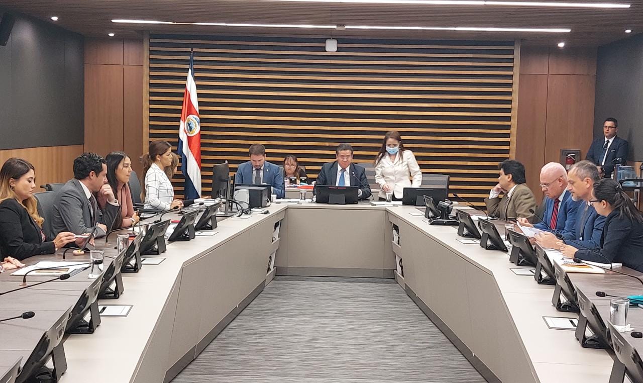 Diputados piden cuentas al canciller André por supuesto “grupo de amistad parlamentario entre Venezuela-Costa Rica”