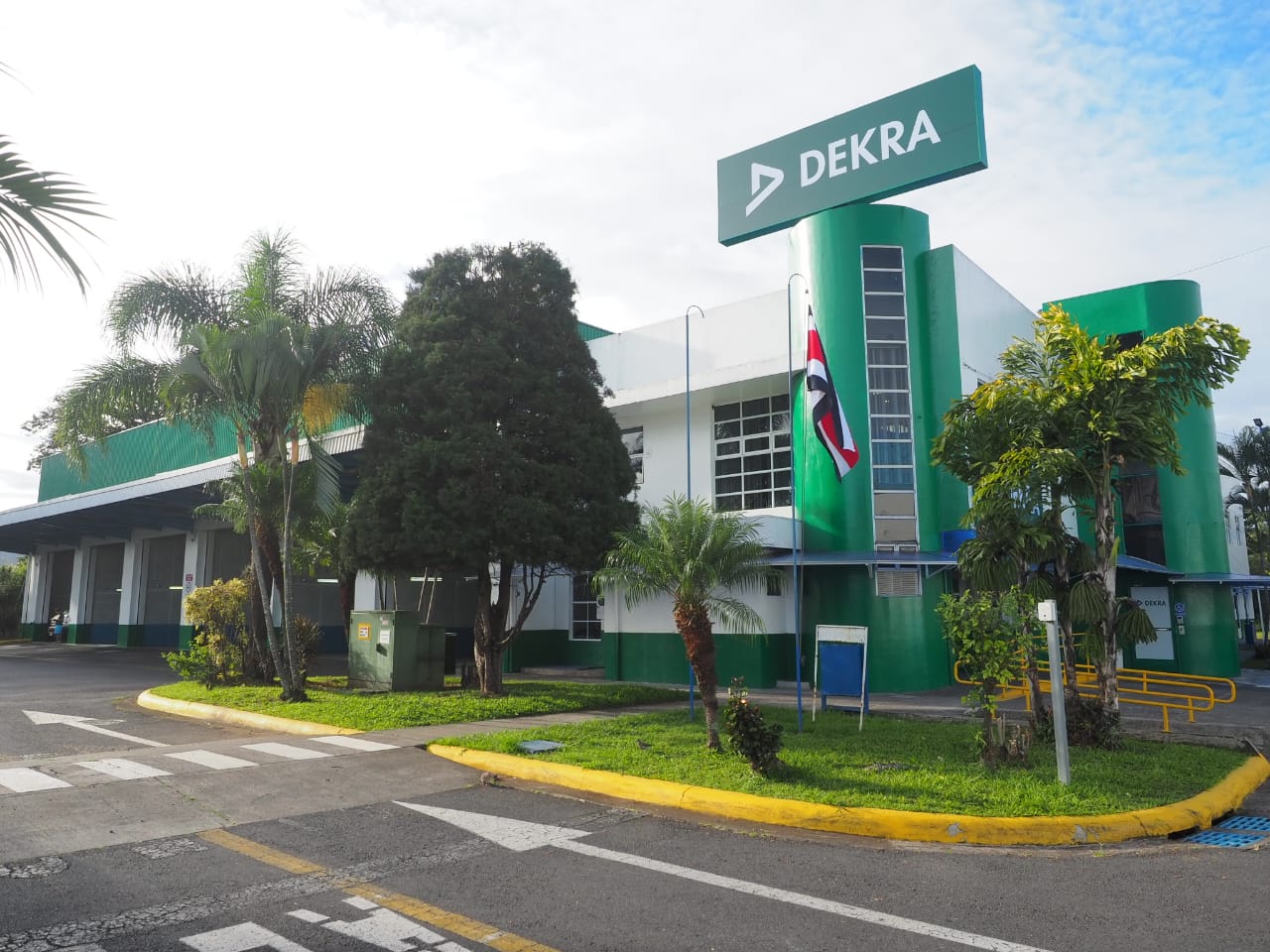 Dekra habilitó estaciones de revisión técnica vehicular en San Carlos y Cañas