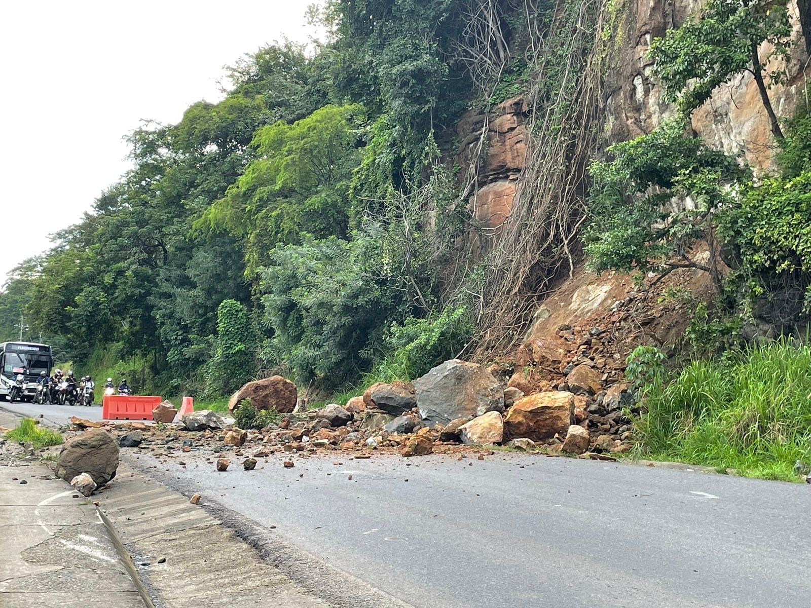 Ocho rutas nacionales se mantienen con cierre total y parcial debido a la afectación por lluvias en Costa Rica