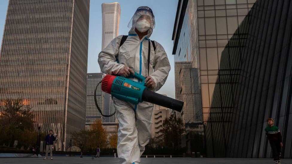 Pekín enfrenta el momento “más complejo y grave” de la pandemia de covid-19 con un aumento de casos y las primeras muertes en seis meses