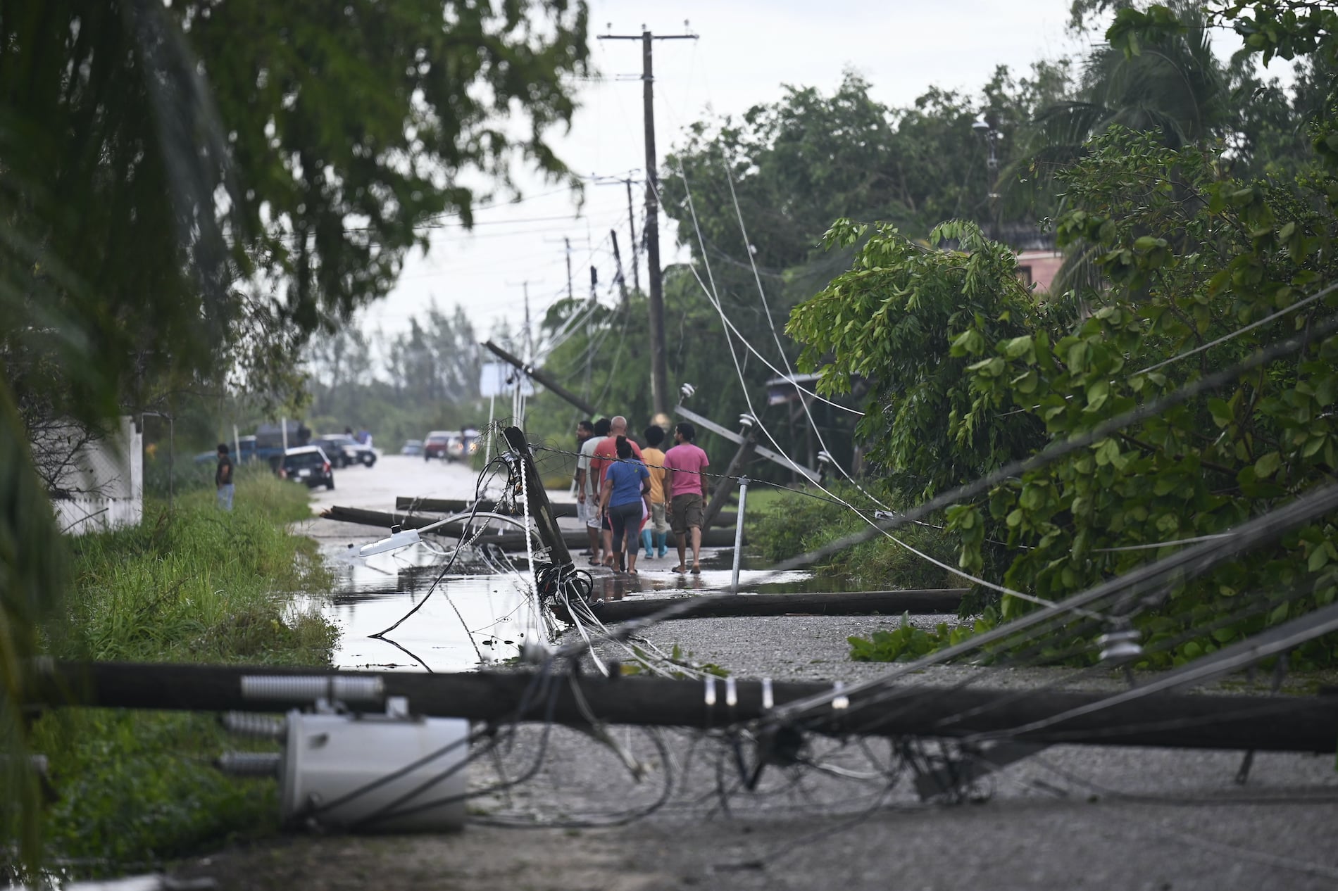 Tormenta tropical Lisa avanza hacia México tras azotar a Belice
