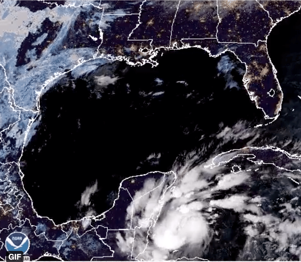 Norte de Centroamérica en alerta ante avance de Lisa convertida en huracán
