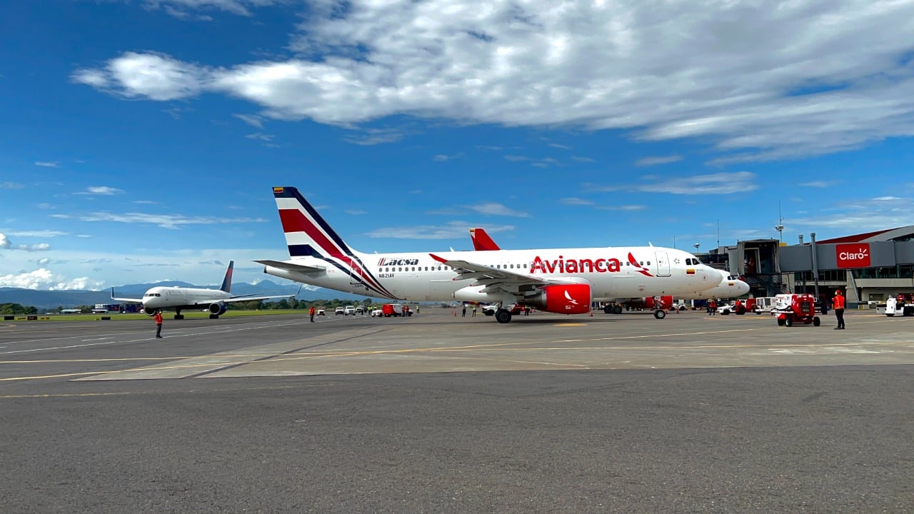 Arriba al aeropuerto Juan Santamaría el avión conmemorativo a la desaparecida aerolínea Lacsa