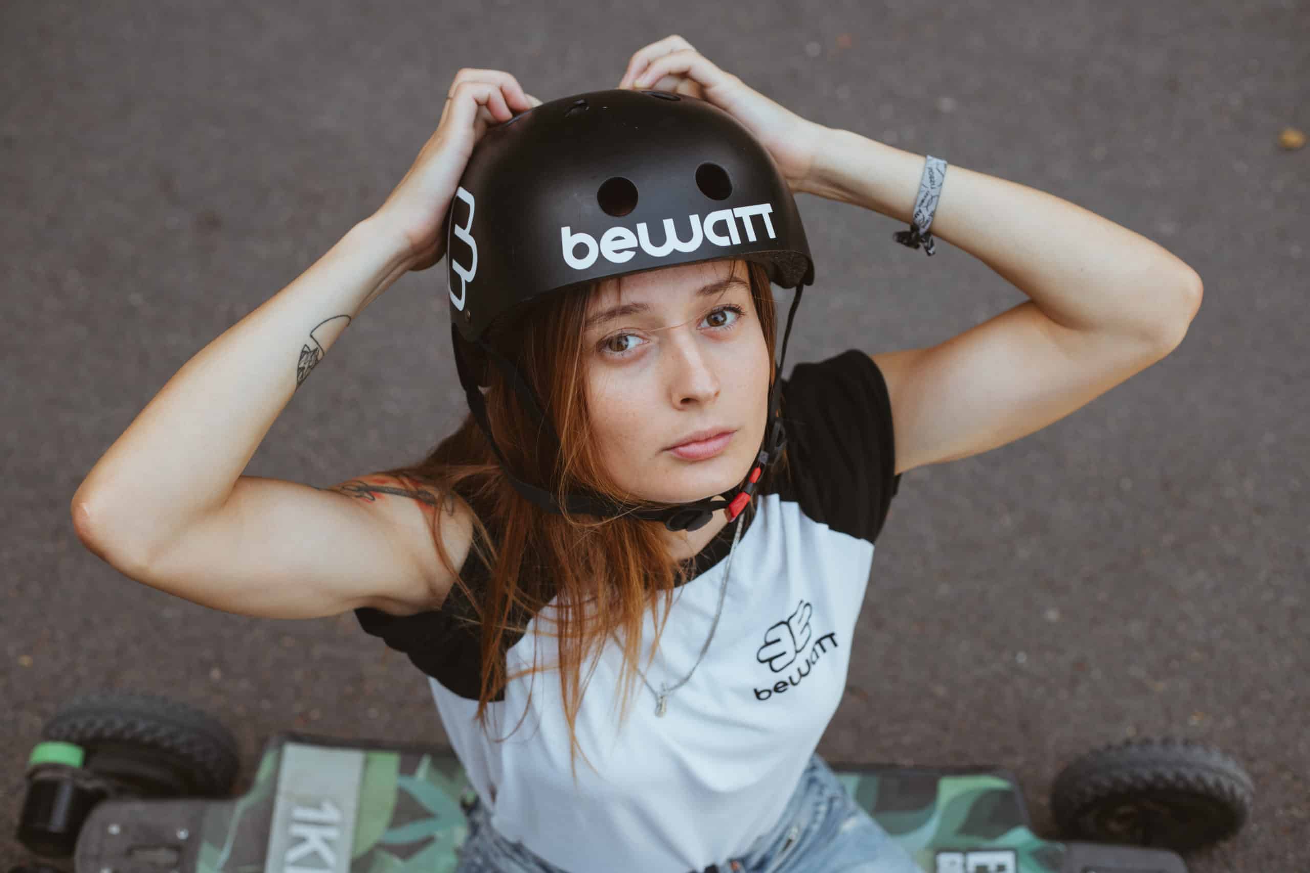 Evangelina González: la argentina que se enamoró de Costa Rica gracias a su patineta eléctrica