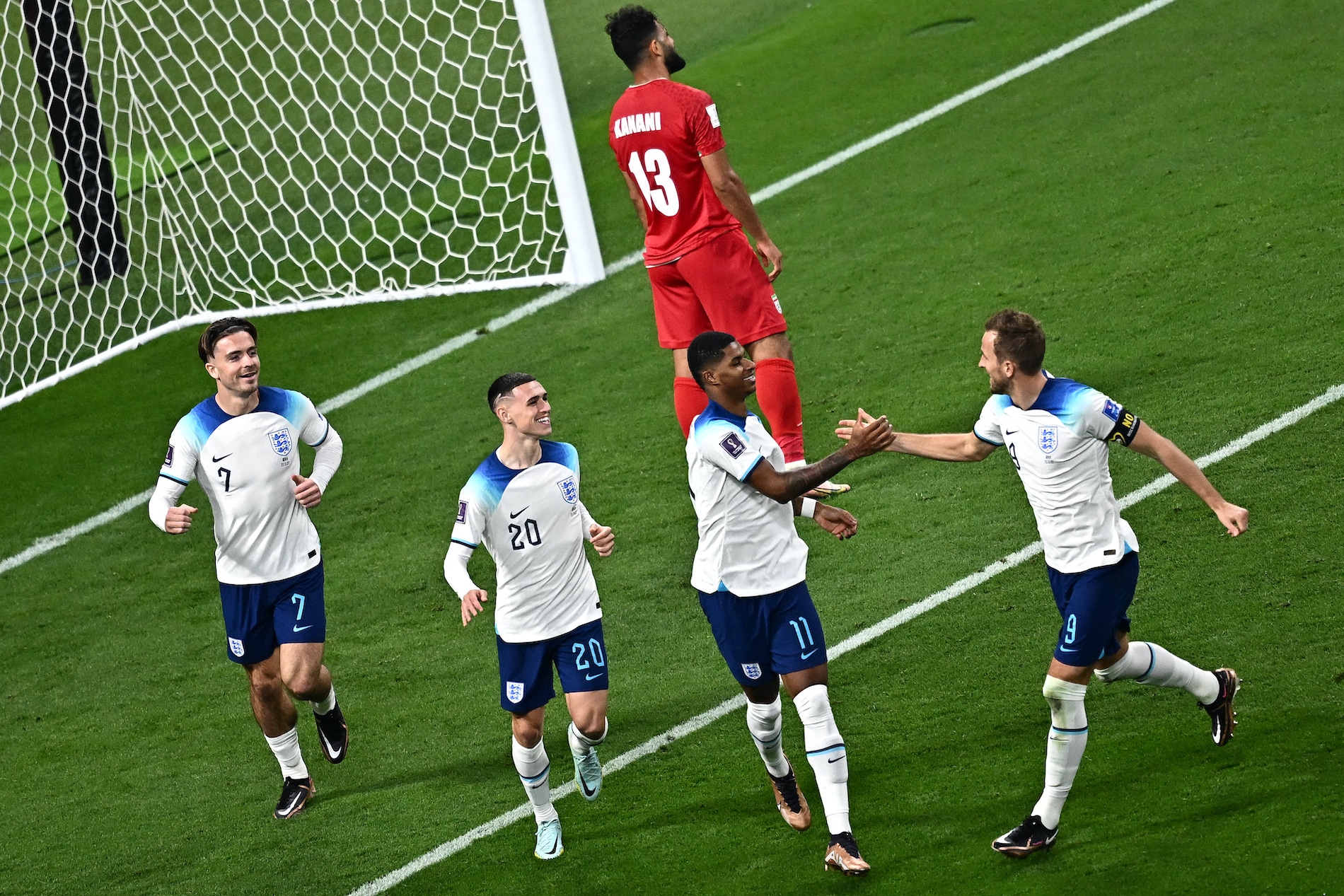 Mundial de Catar: Inglaterra golea a Irán 6 a 2 en un partido con gestos reivindicativos