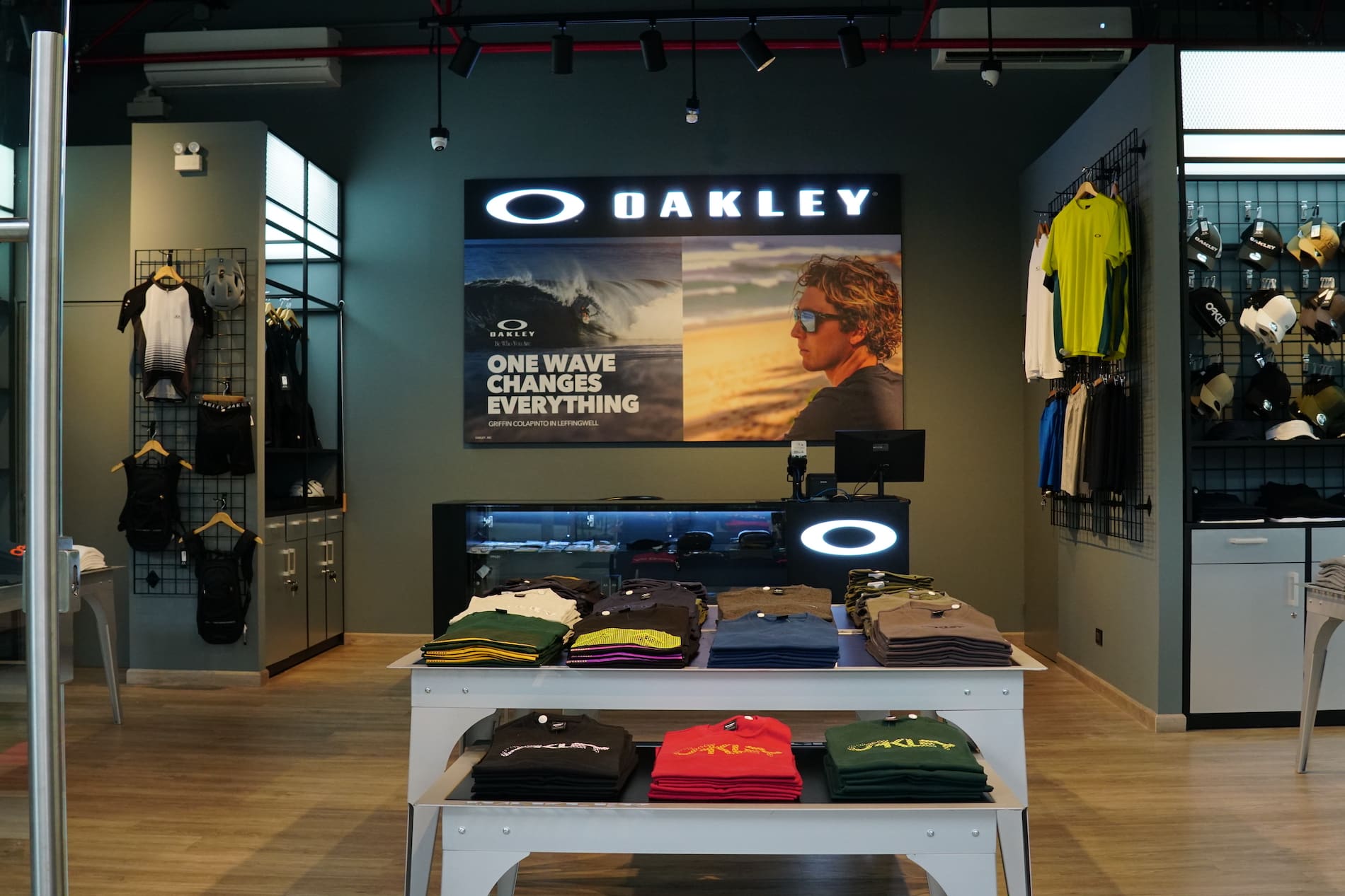 La marca Oakley abre su primera tienda en Costa Rica; operación genera 15 empleos