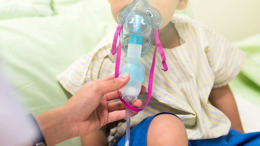 Niños de 2 años son más vulnerables a virus respiratorios; 61 están internados