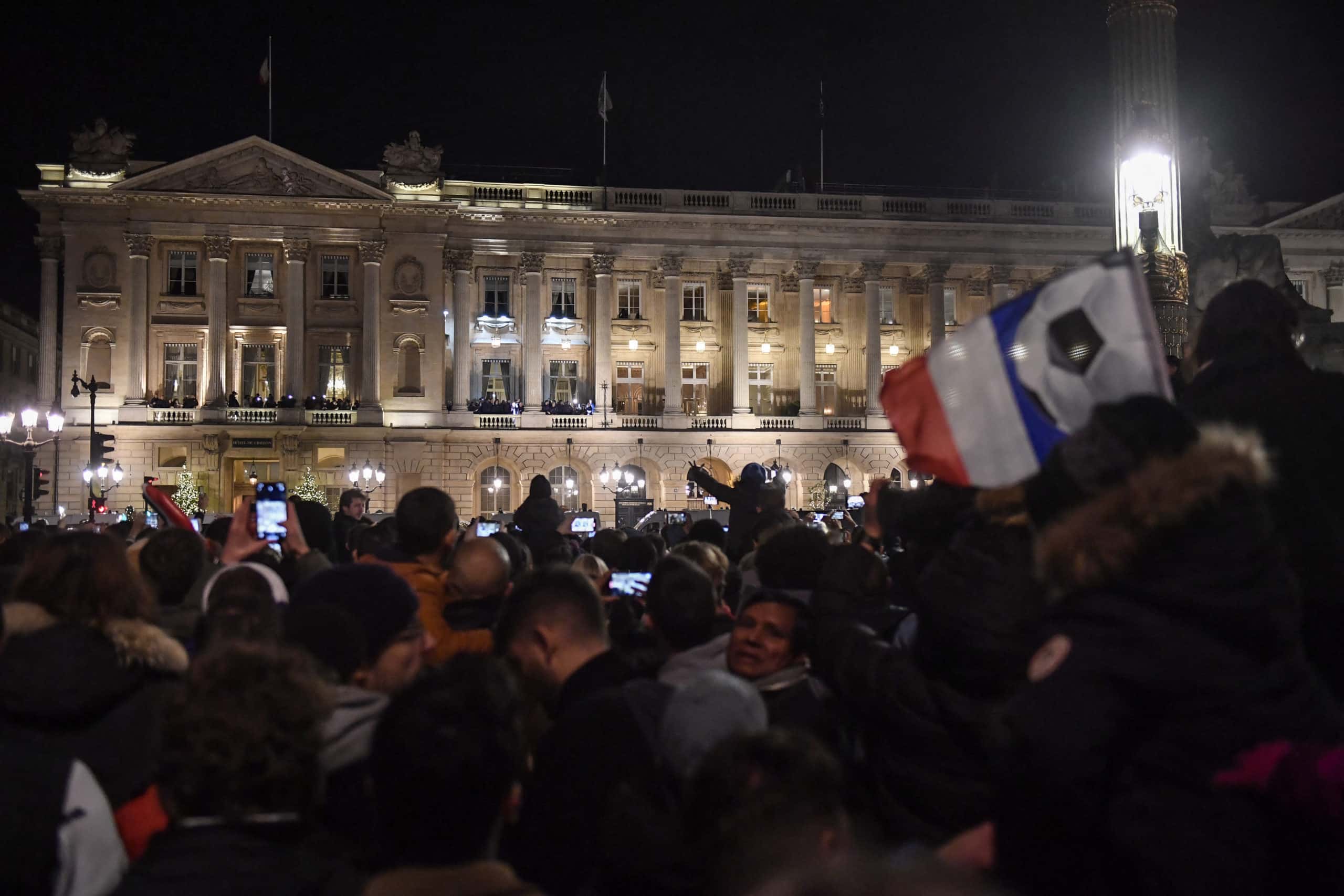 Miles de aficionados aclaman a Francia, los subcampeones del mundo, en París