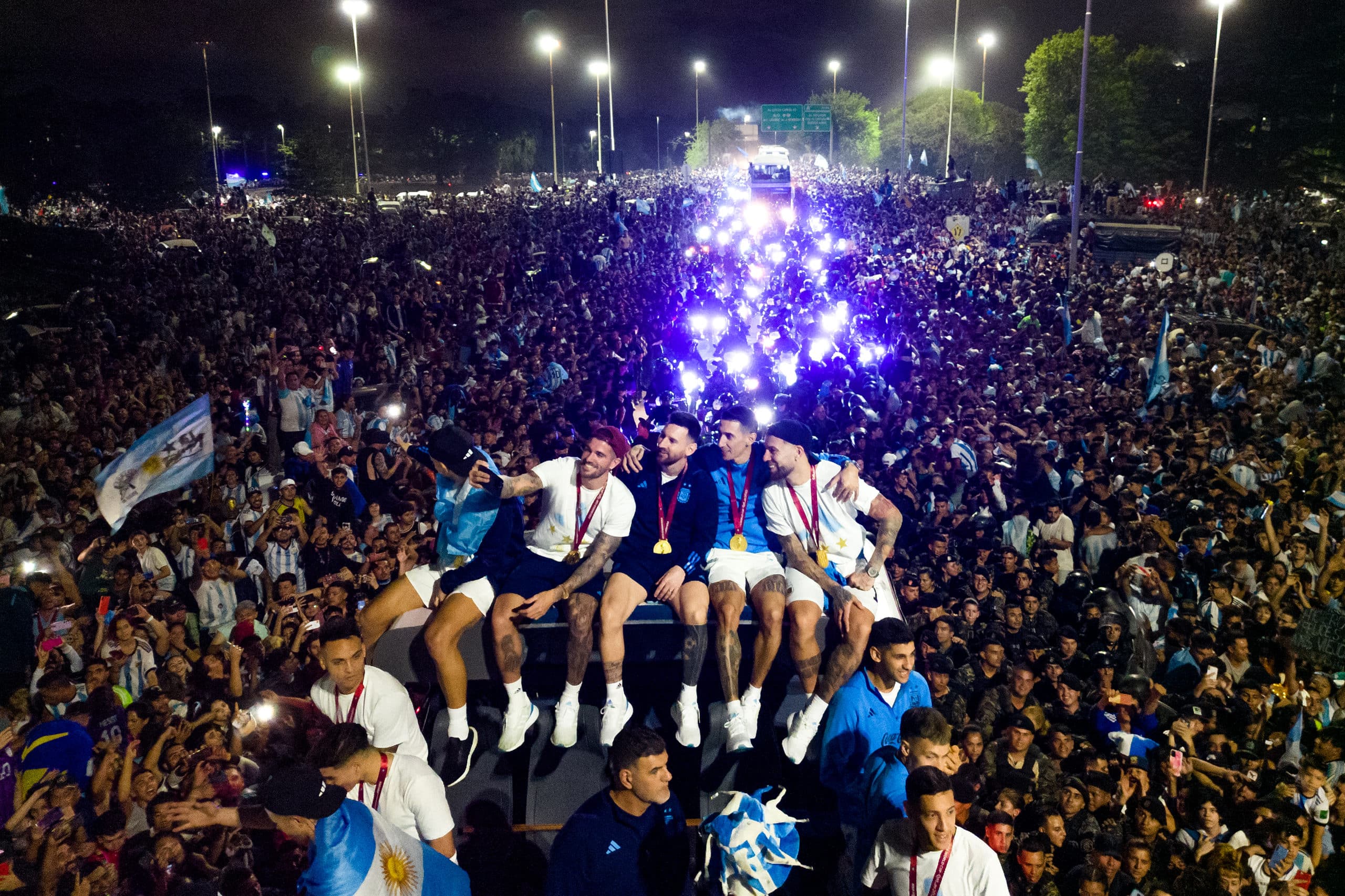 Argentina explotó en júbilo al recibir a sus campeones mundiales