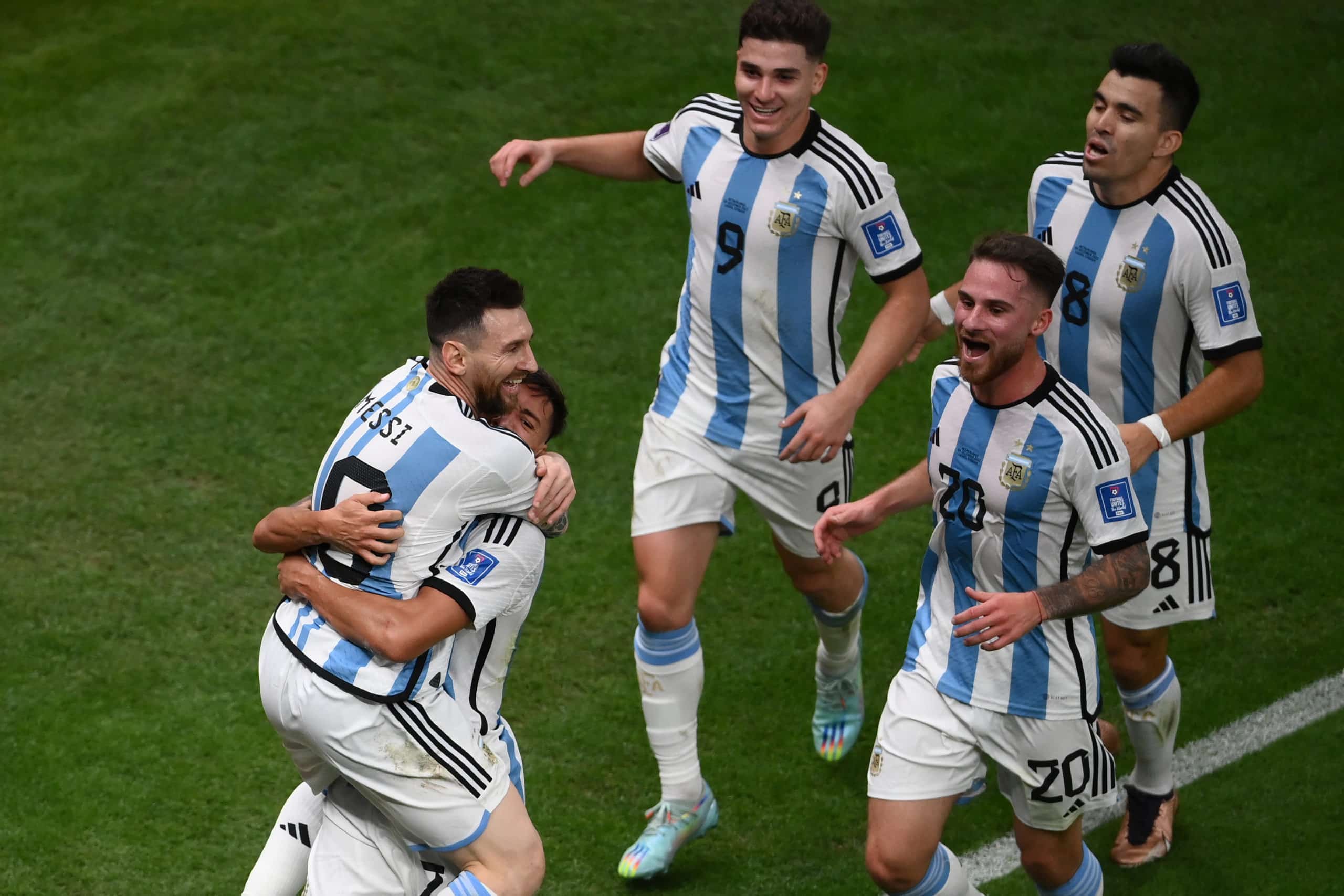 Sufriendo y en penales, Argentina está en semifinales del Mundial
