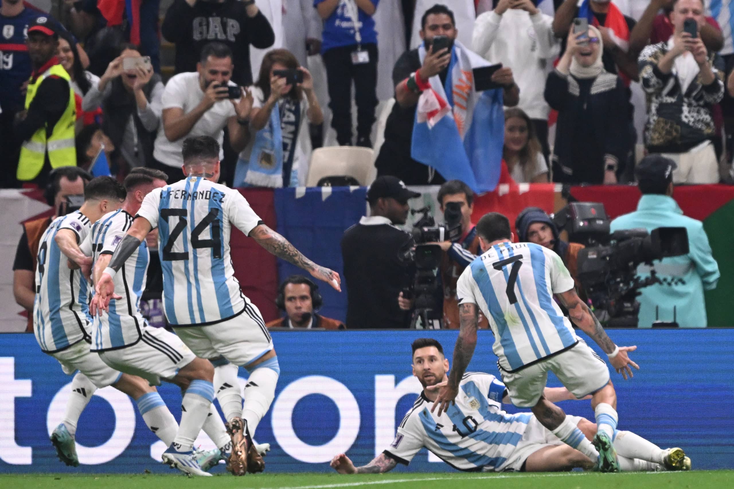 Primer tiempo: Argentina acaricia el título; gana 2 a 0 a Francia