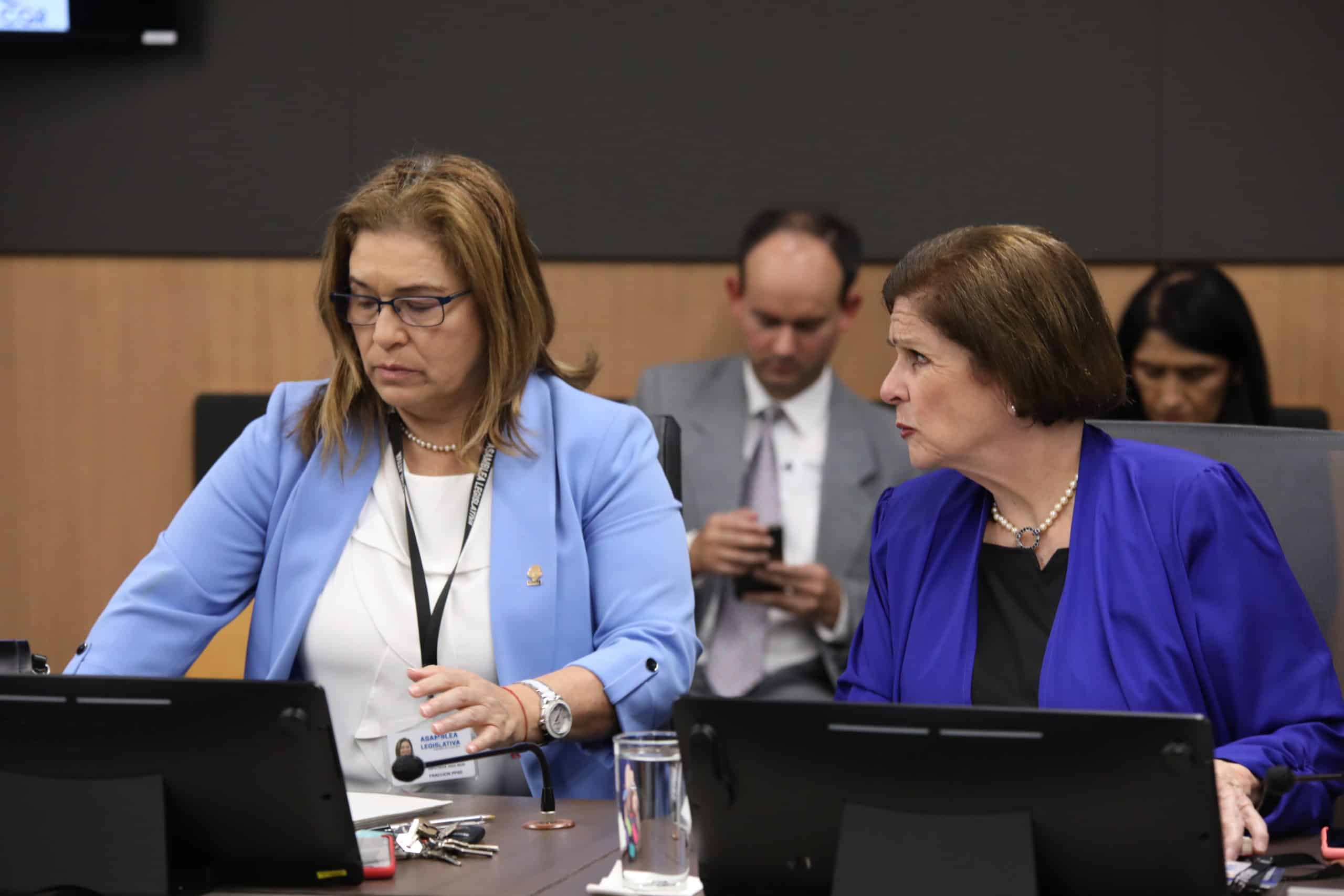 Diputados arremeten contra comentario de la oficialista Ada Acuña sobre cifra de homicidios y lotería; la congresista niega burla hacia las víctimas
