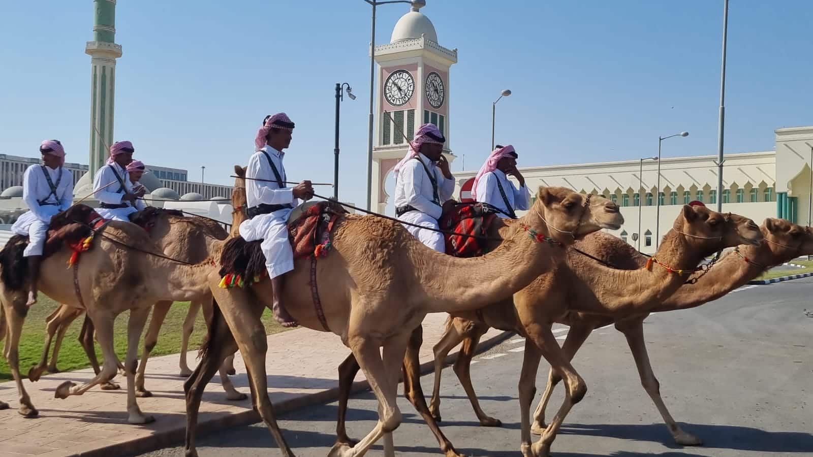 Así es el cambio de guardia a camello en el Amiri Diwan, la oficina del Emir de Catar