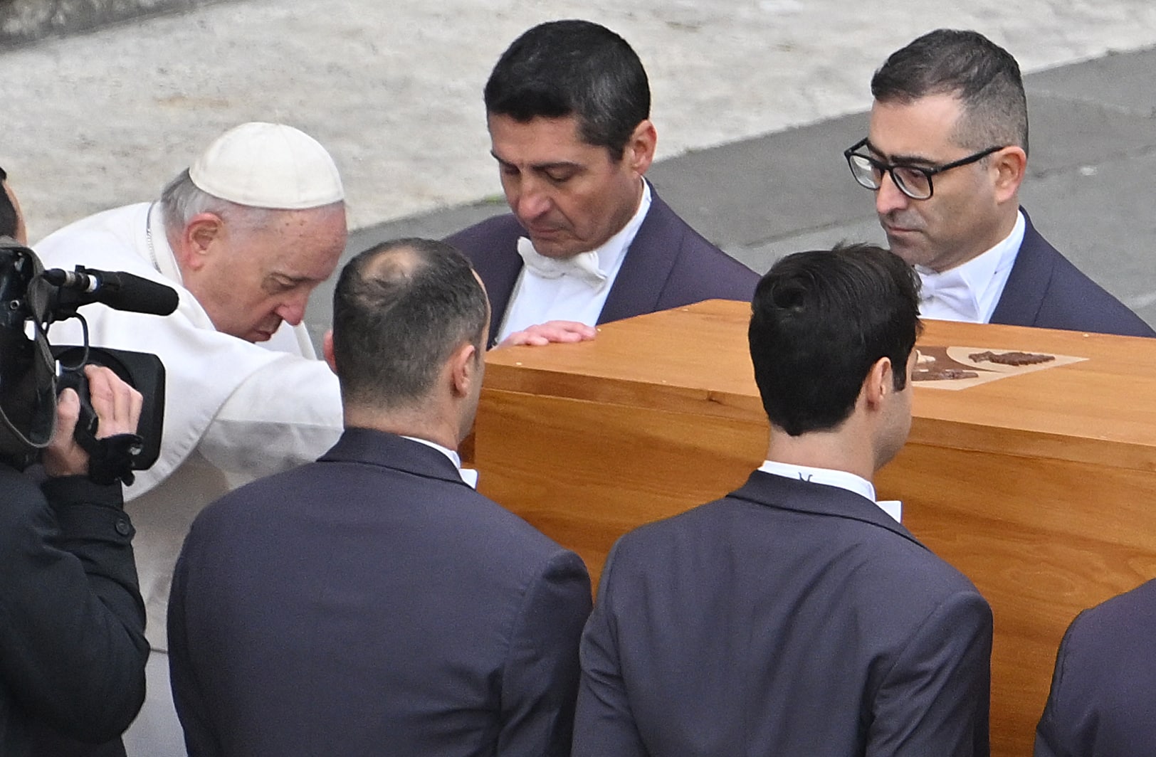 Funeral de Benedicto XVI: Francisco dio último adiós a papa emérito ante miles de fieles