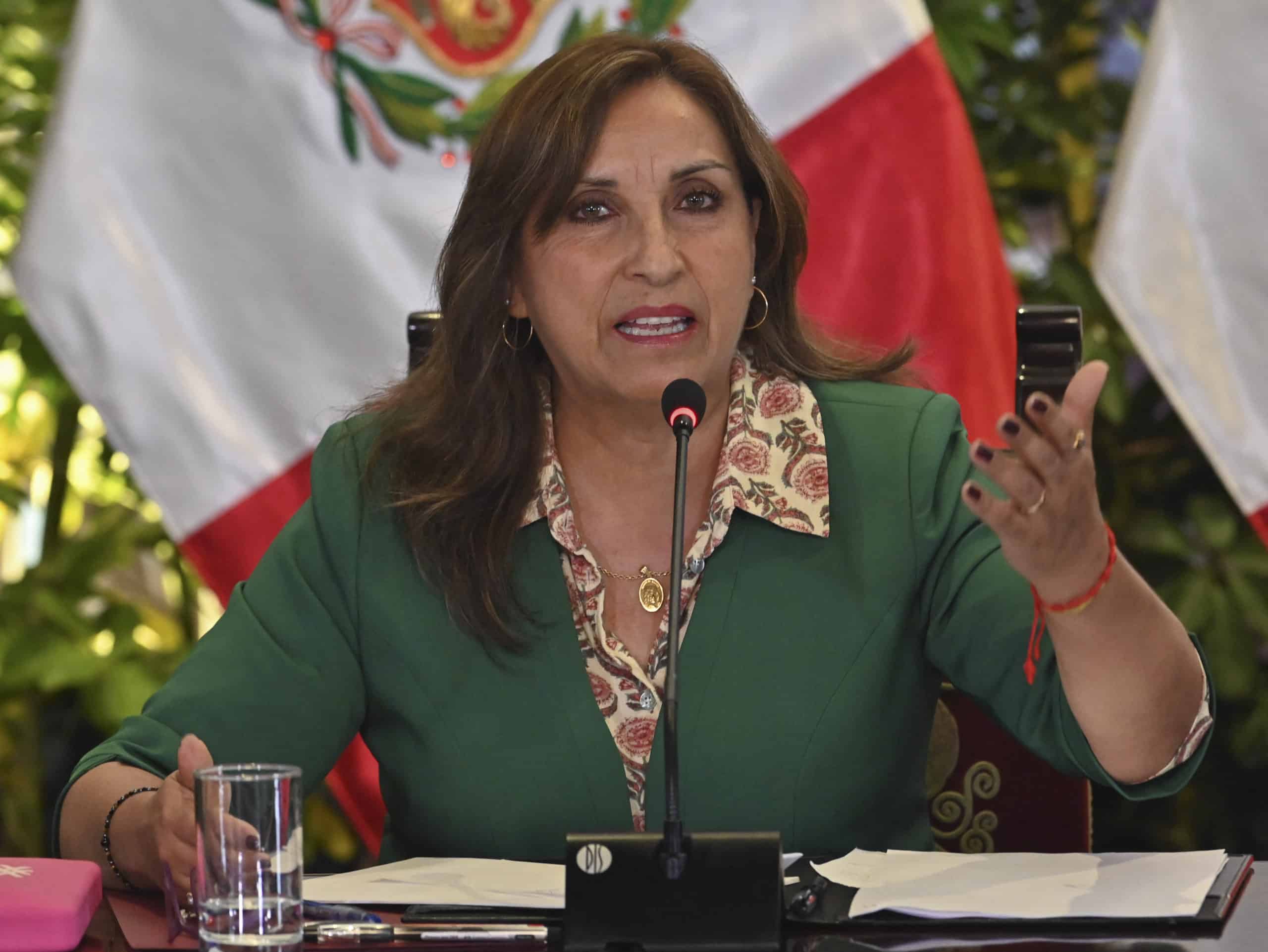 Fiscalía investiga por “genocidio” a presidenta de Perú tras decenas de muertos en protestas