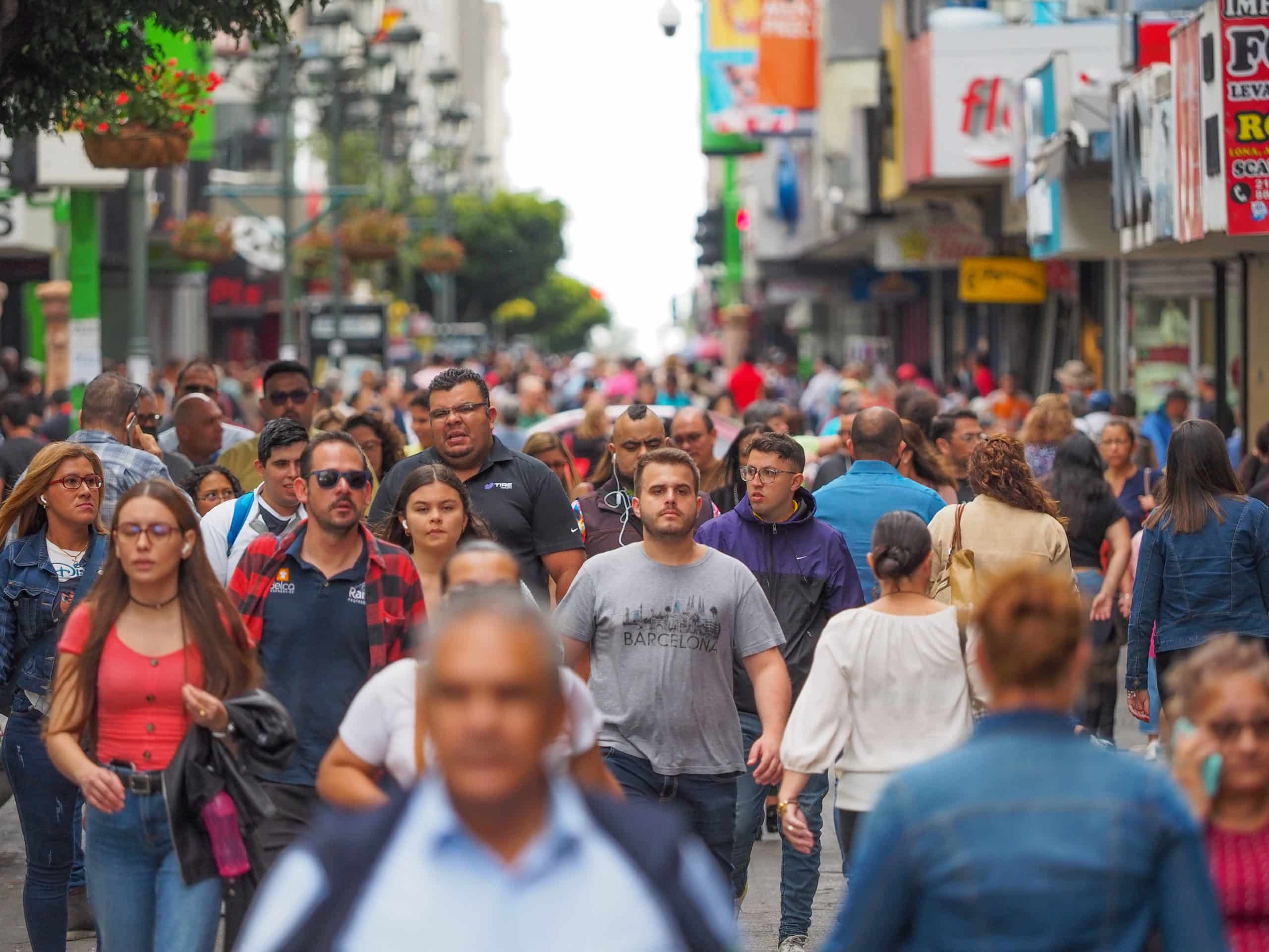 Cae la confianza de los consumidores de Costa Rica por primera vez en el último año, según índice de la UCR