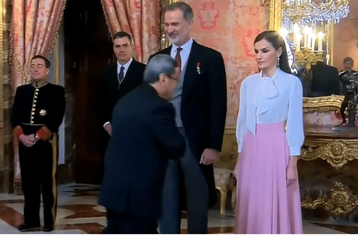 ¿Desplante a la reina Letizia de España? Así fue el incómodo momento captado en el palacio real
