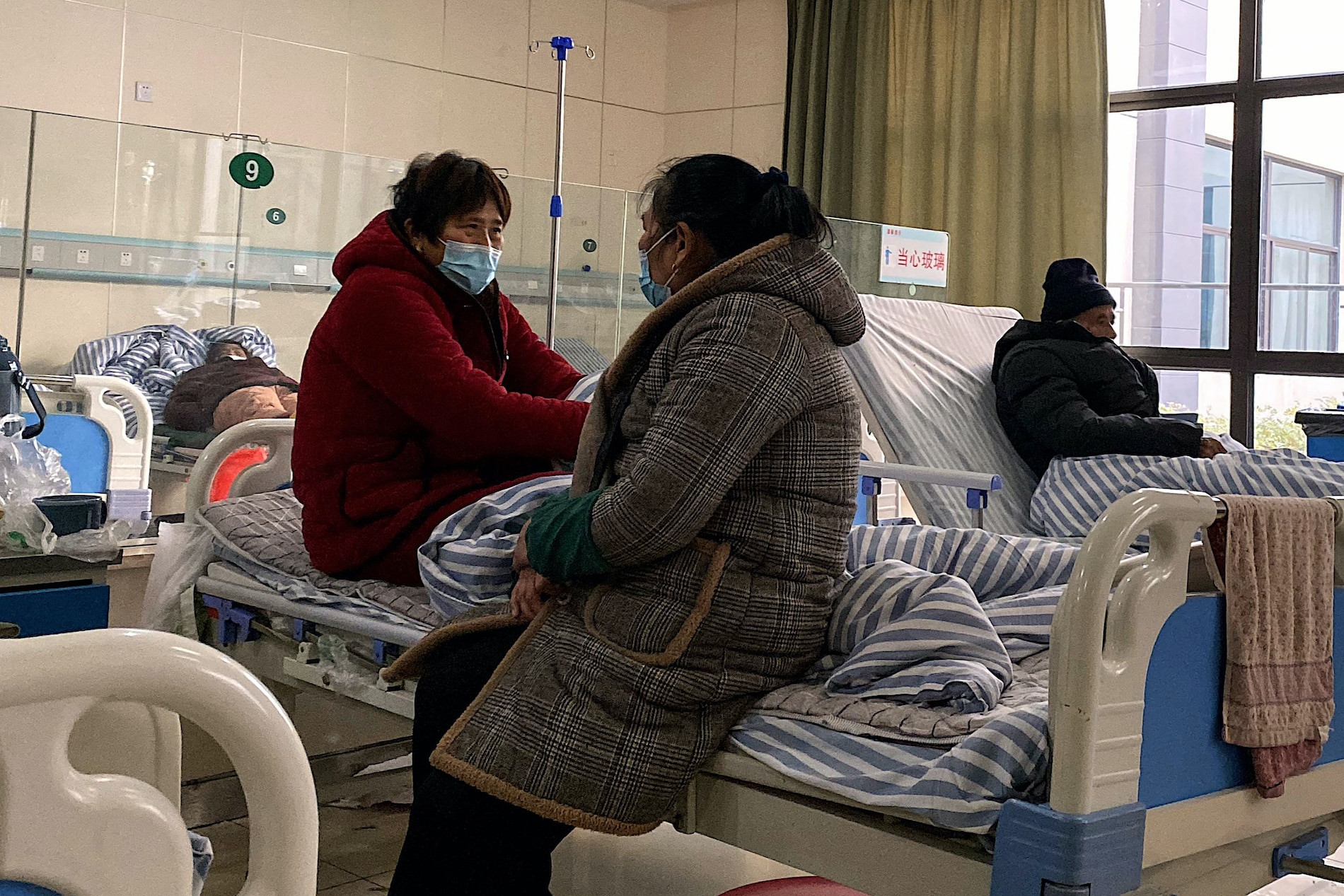 China anuncia casi 60.000 muertes vinculadas con el covid-19 en un mes
