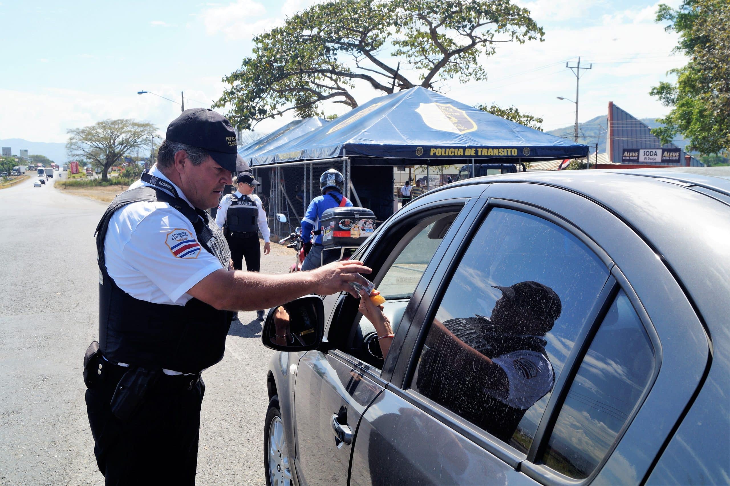 Policía de tránsito ha hecho 528 boletas por fiestas de Palmares, licencia vencida es la principal infracción