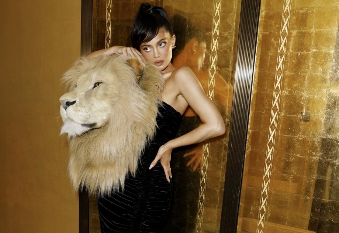 Kylie Jenner y su vestido con cabeza falsa de león: ¿qué dicen las asesoras de imagen en Costa Rica?