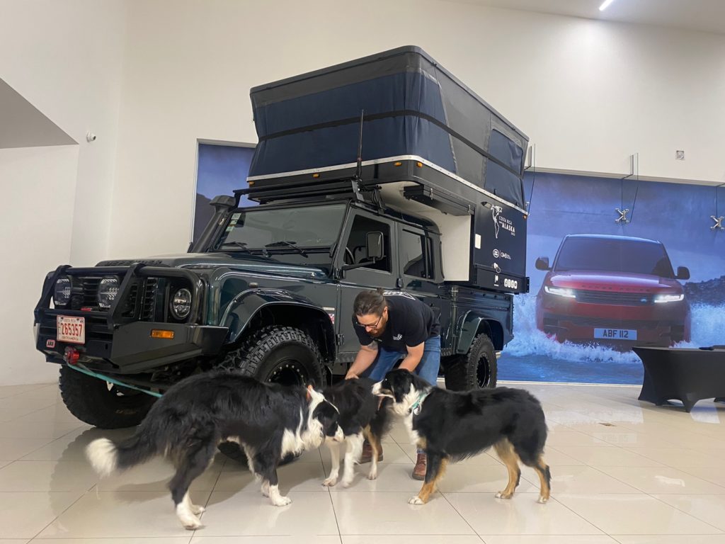 Tico Noré Gómez viajará en carro desde Costa Rica hasta Alaska con sus tres perros 2