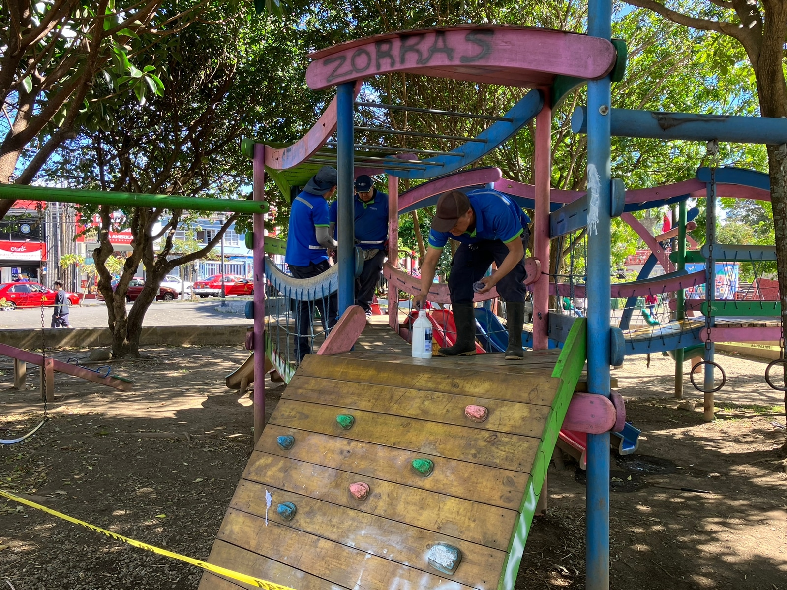 Municipalidad de La Unión denuncia vandalismo contra parques infantiles
