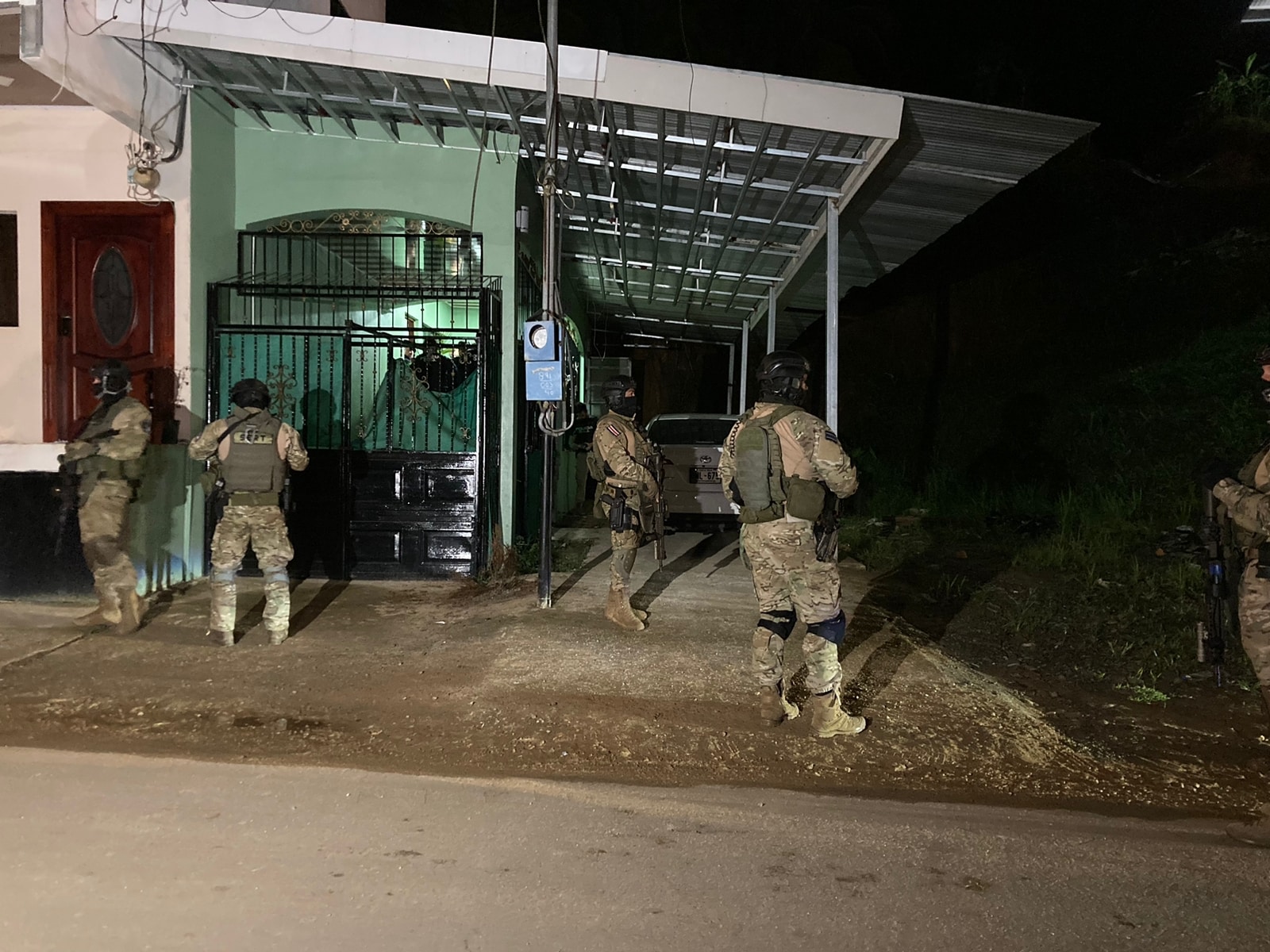 Policía detiene a banda sospechosa de traficar droga en contenedores hacia Europa