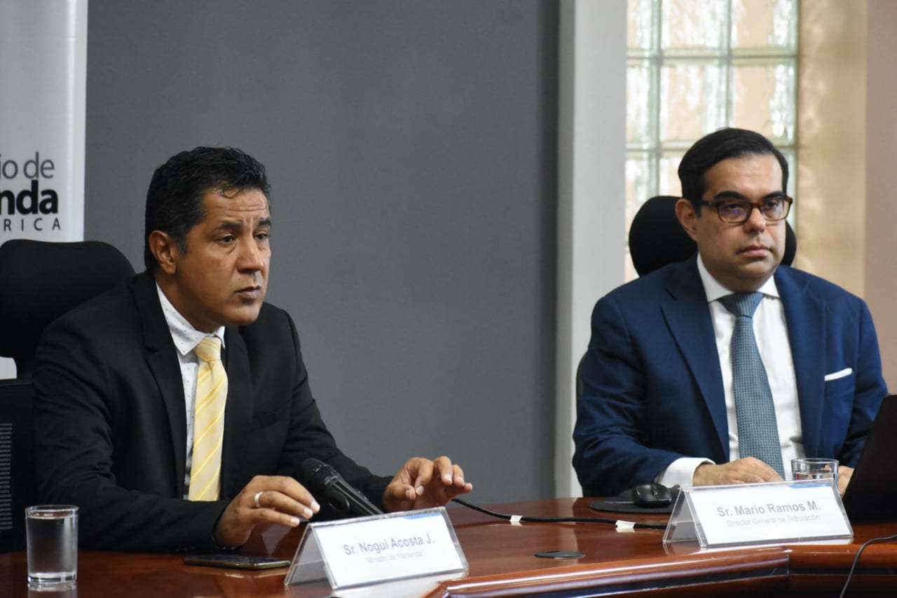 Leonel Baruch, presidente de BCT y CRHoy denuncia a ministro Nogui Acosta y a director de Tributación ante el Ministerio Público tras fallido anuncio de “megacaso”