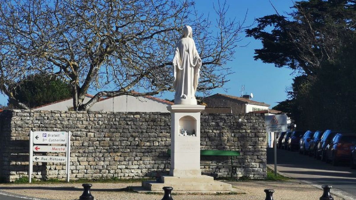 Justicia francesa obliga a un pueblo a retirar una estatua de la Virgen