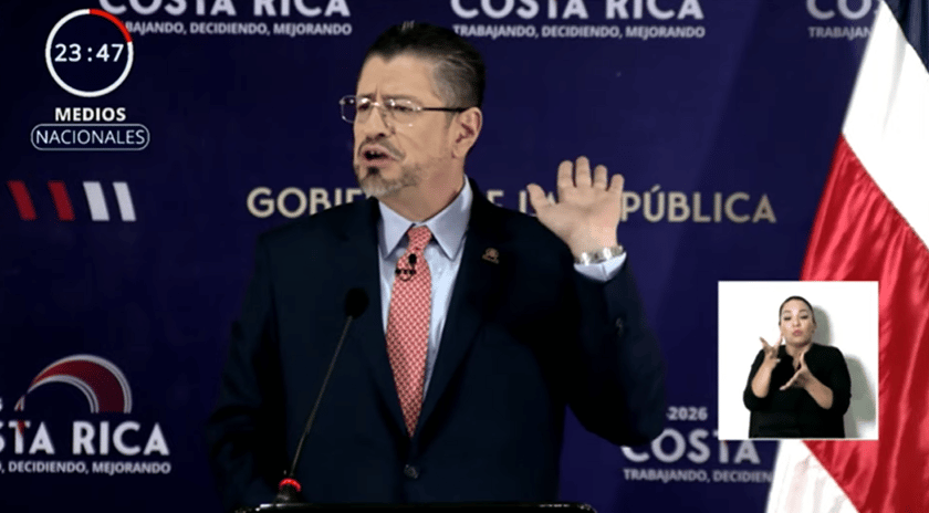 Presidente Chaves reconoce que ministro Nogui Acosta y director de Tributación omitieron datos en anuncio de “megacaso” pero les brinda su apoyo
