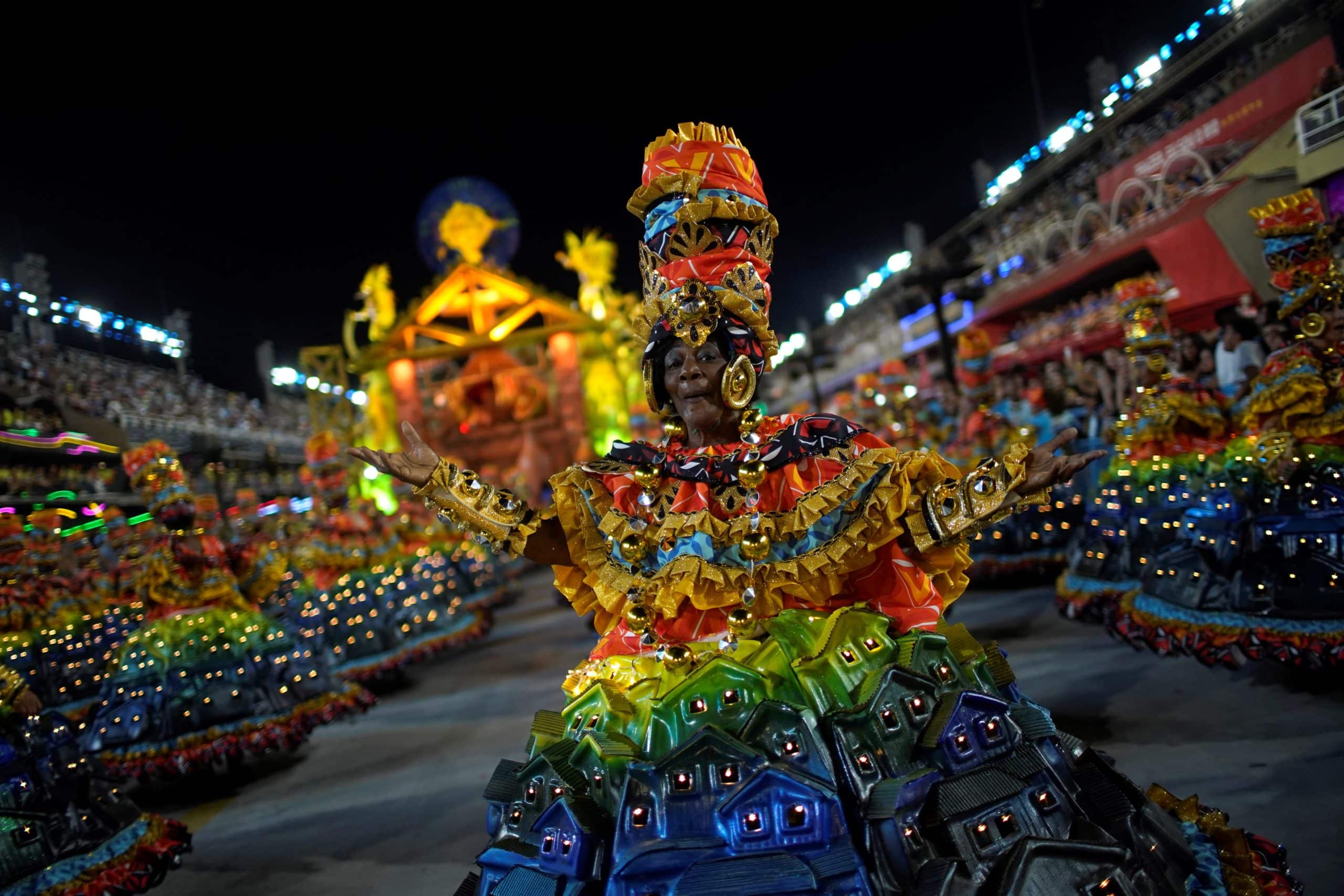 Rio de Janeiro renace con regreso de su carnaval para alejar las “tinieblas”