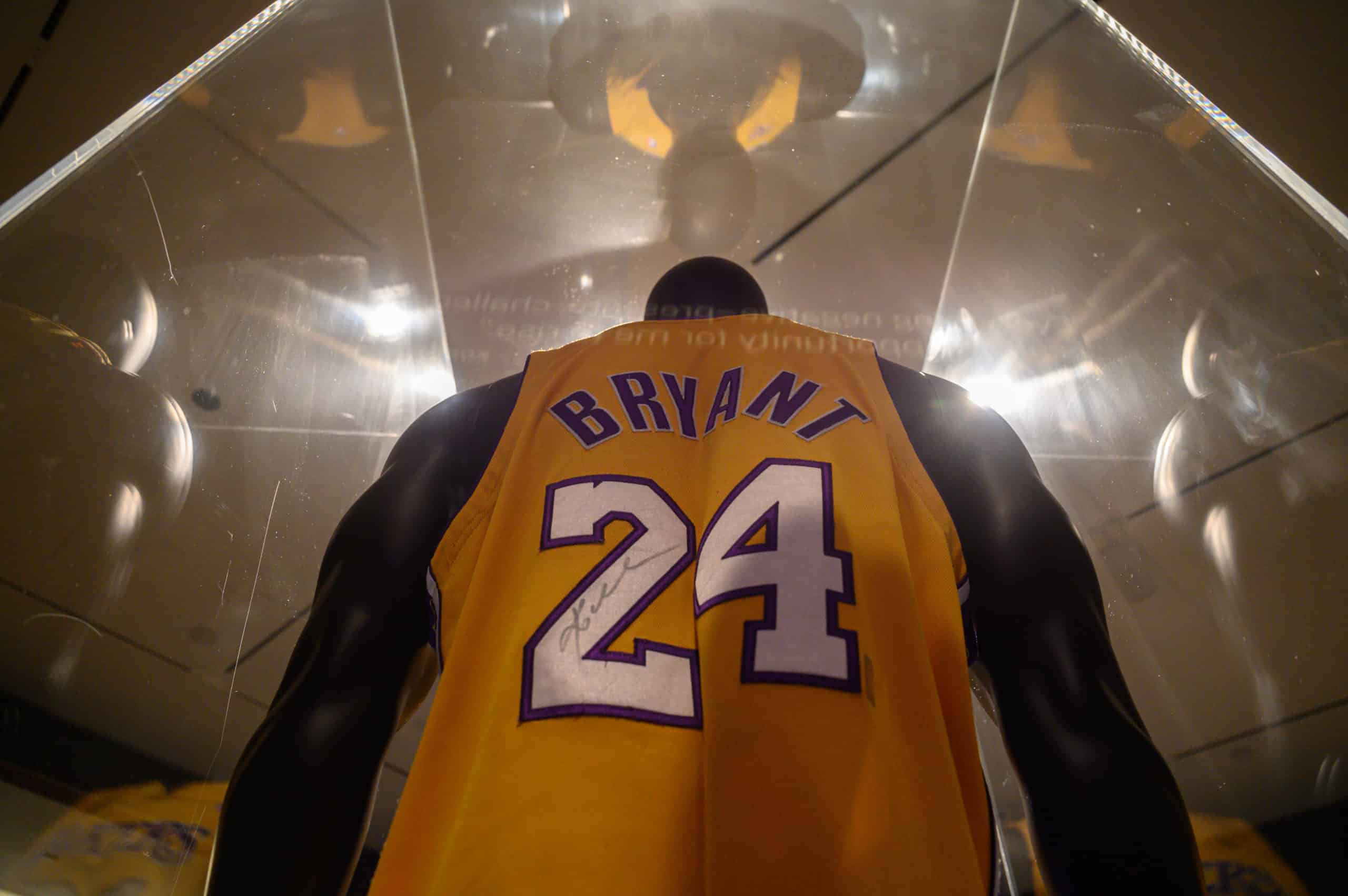 Camiseta de Kobe Bryant fue vendida por $5,8 millones