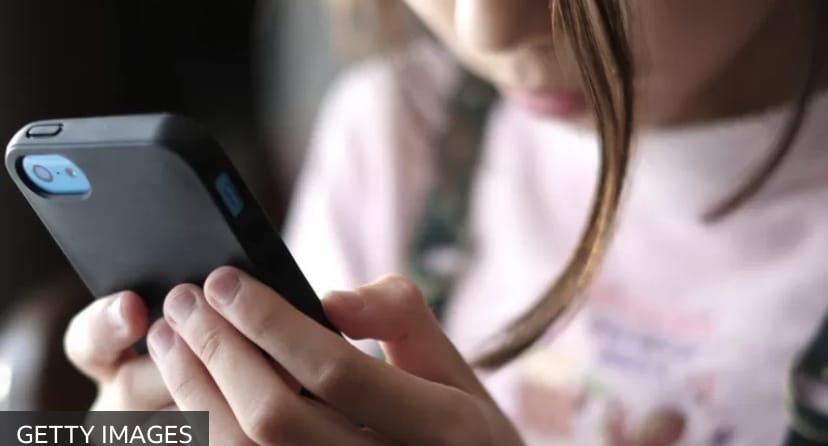 Por qué jefe de Samsung no dio “smartphone” a su hija hasta los 11 años