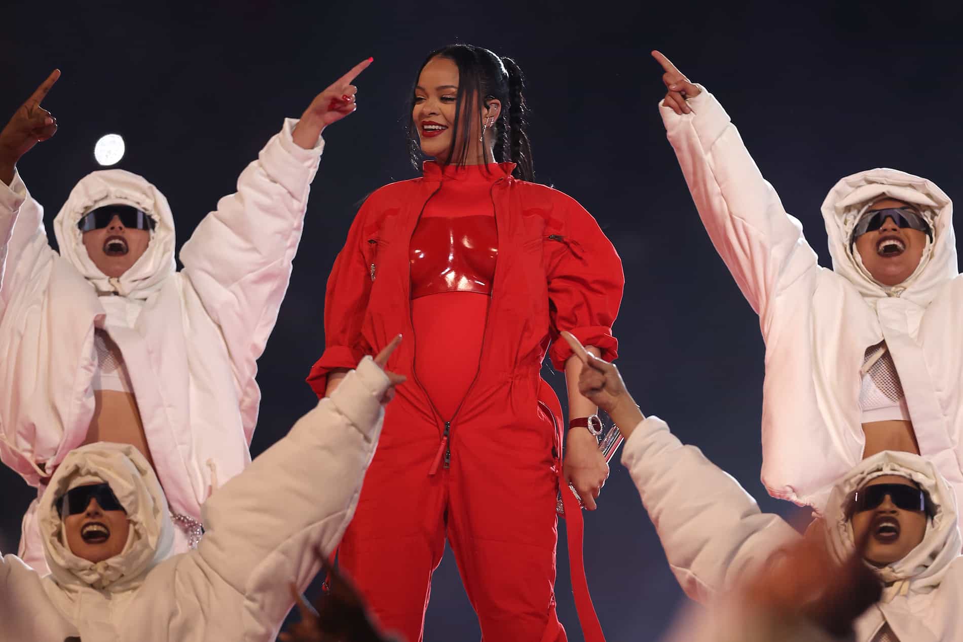 ¿Por qué Rihanna no bailó mucho en el Super Bowl? La razón: está embarazada