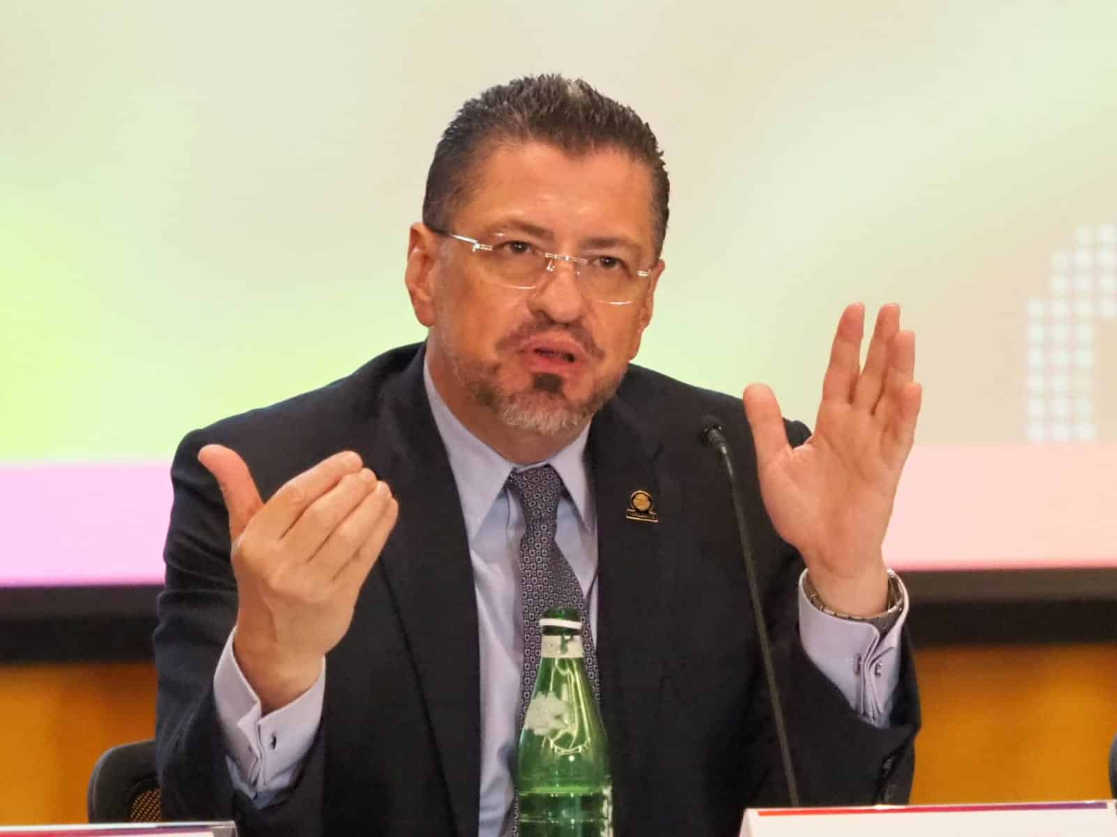 Diputados y sindicatos denuncian “golpe a autonomía” de la CCSS por nombramiento hecho por presidente Chaves